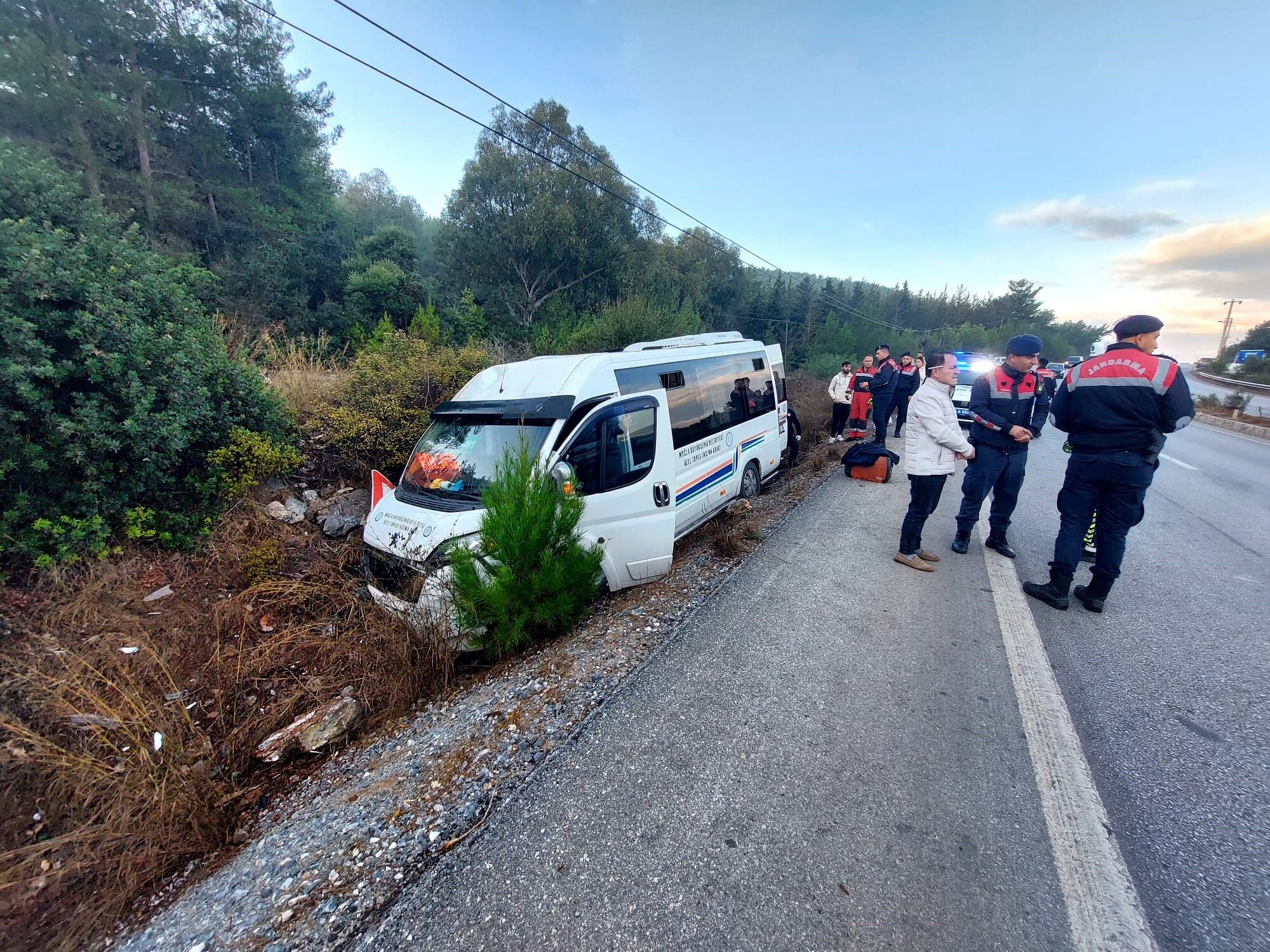 Minibüs Şarampole Girdi: 8 Yaralı