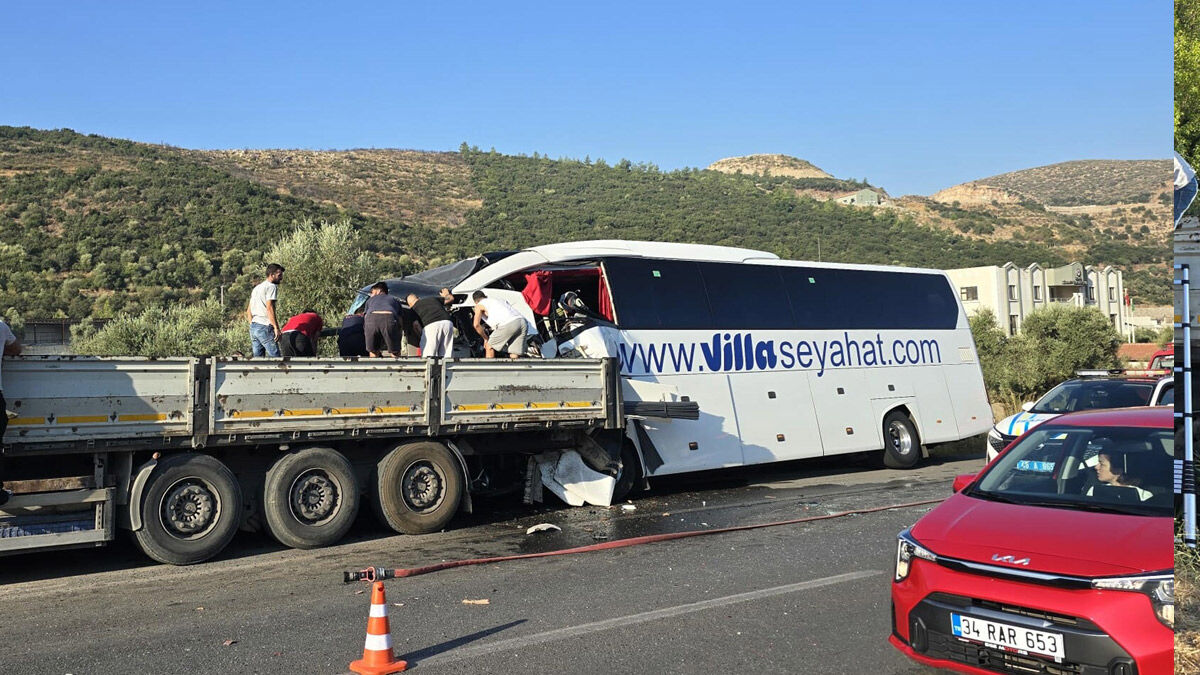 Yolcu Otobüsü Tıra Arkadan Çarptı: 2 Ölü, 3'ü Ağır 18 Yaralı