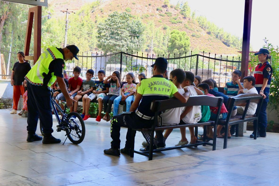 Mobil Trafik Güvenliği Eğitim Timi, Öğrencilere Trafik Eğitimi Verdi