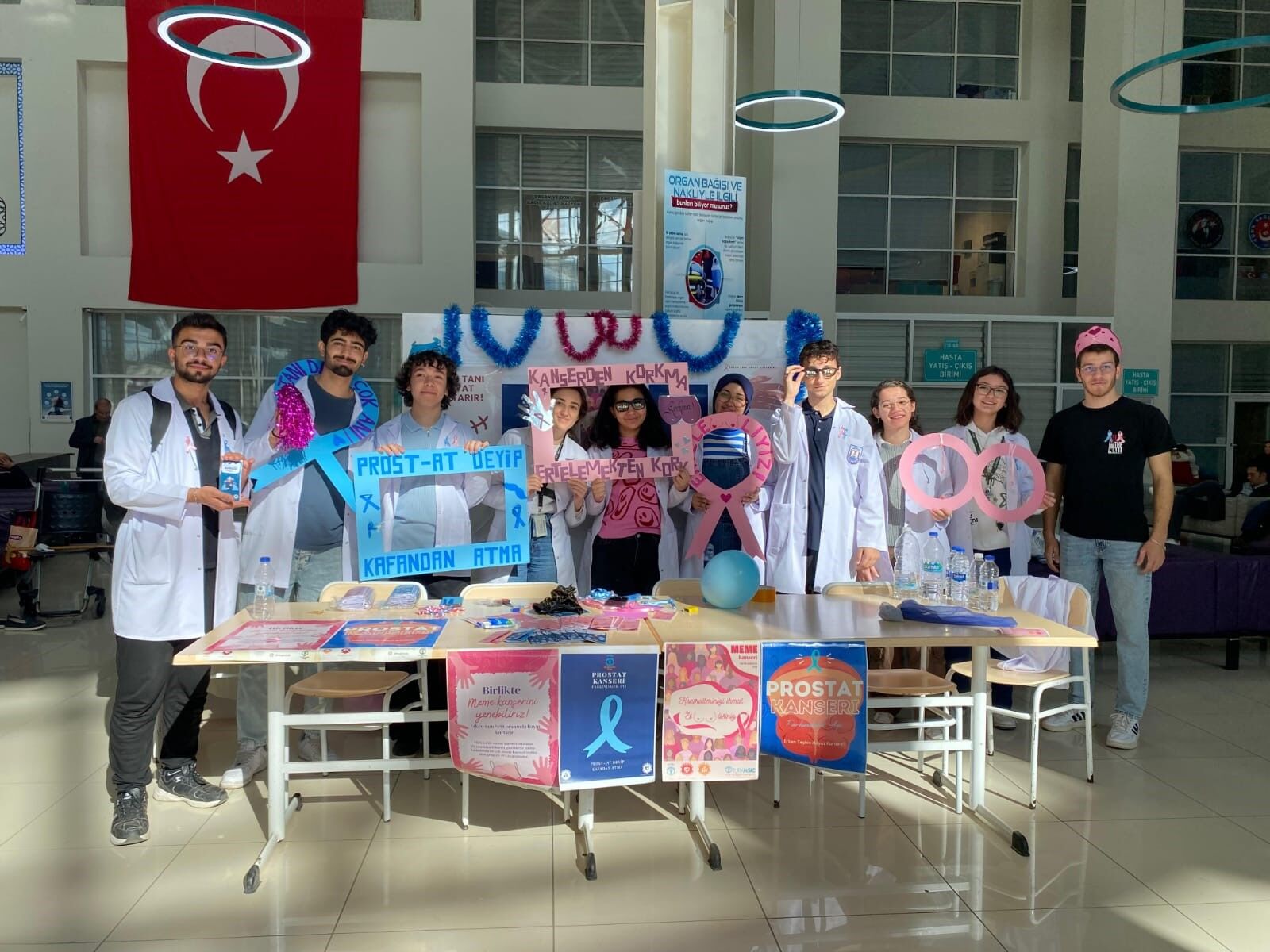 Gönüllü Öğrencilerden Prostat Ve Meme Kanseri Farkındalık Etkinliği