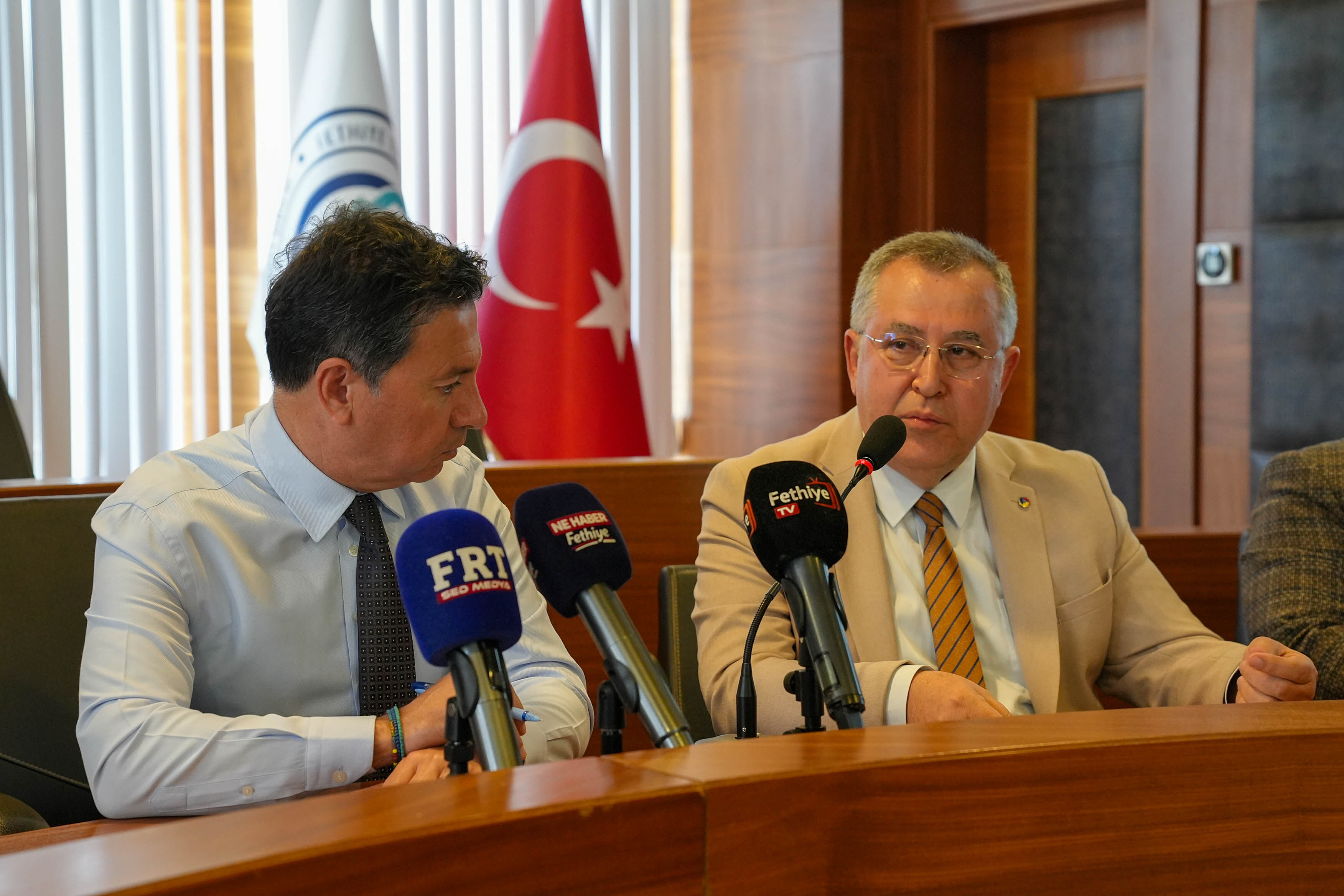 Muğla Büyükşehir Belediye Başkanı Ahmet Aras, FTSO’da İş Dünyasının Taleplerini Dinledi