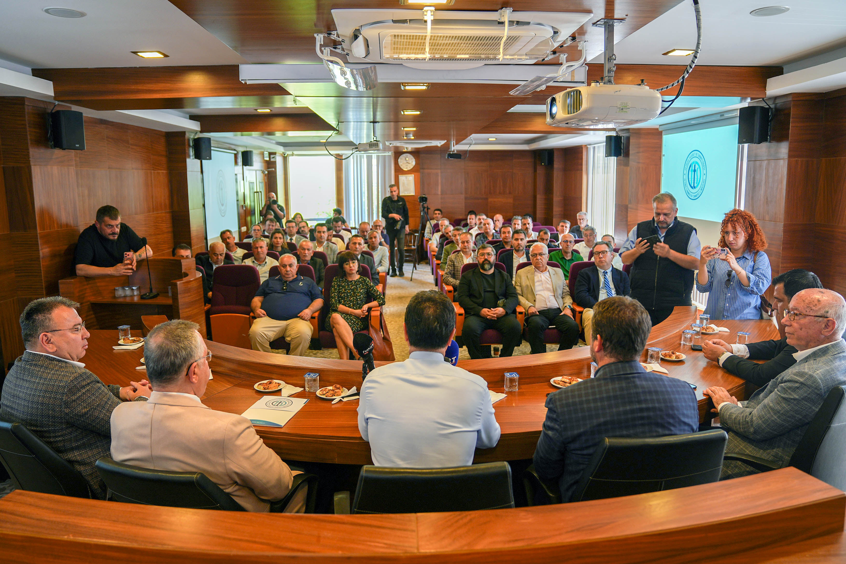 Muğla Büyükşehir Belediye Başkanı Ahmet Aras, FTSO’da İş Dünyasının Taleplerini Dinledi