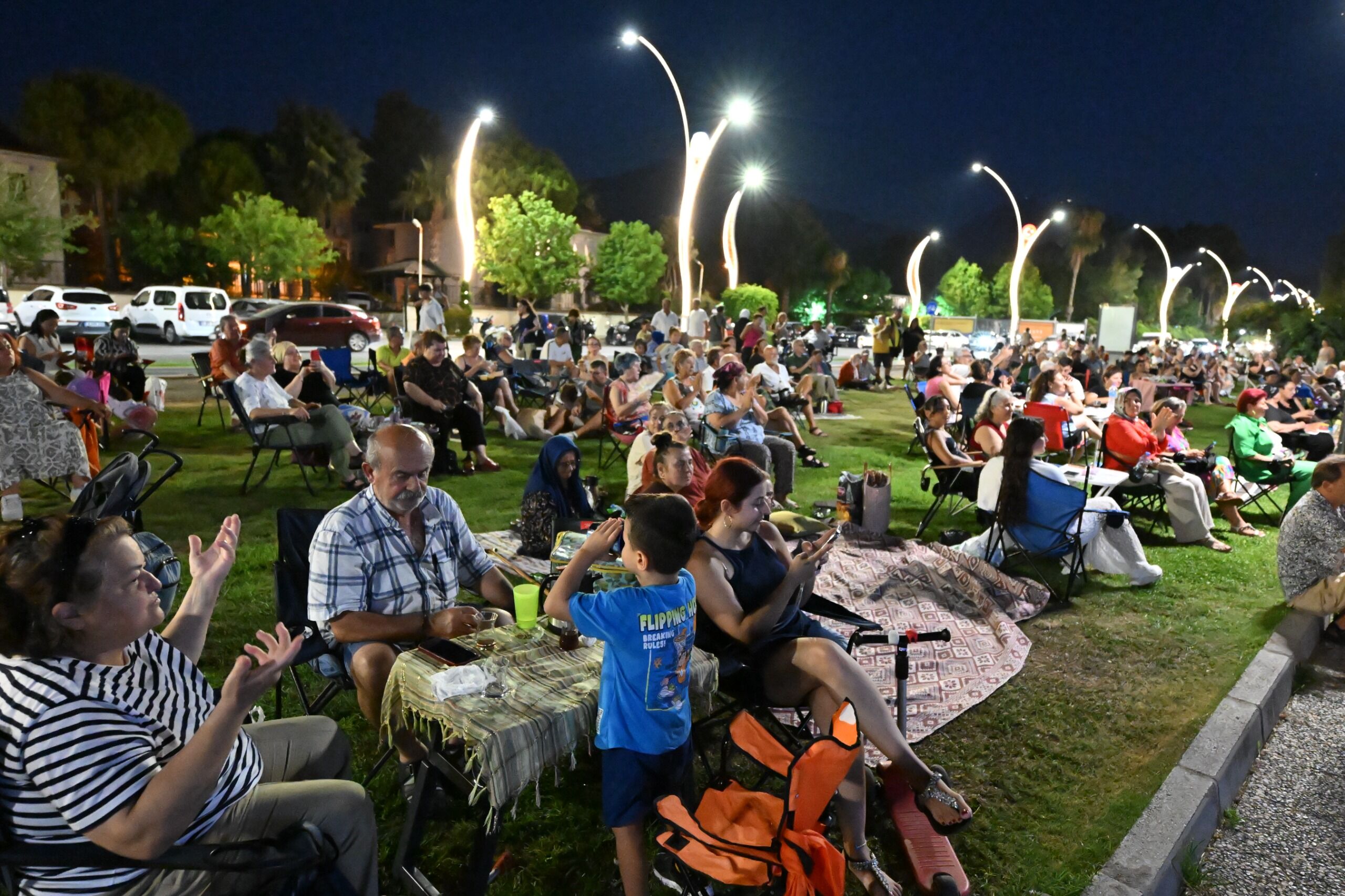 Müzikli Fethiye Akşamları Sahil Bandı’nda Devam Ediyor