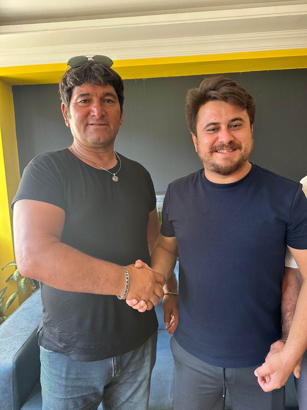 Nif Şenliğinin Ağası Ahmet Yasin Çolak, İhale Parasını Derneğe Teslim Etti