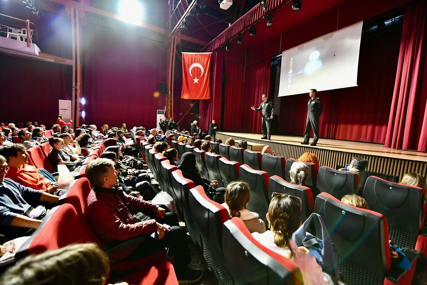 Öğrenciler, SoloTürk Pilotlarına Merak Ettiklerini Sordu