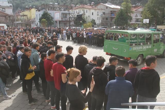 Öğretmen Recep Ballı, Son Yolculuğuna Görev Yaptığı Okulunda Uğurlandı