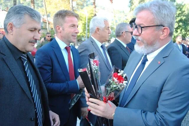 Öğretmenler Günü Fethiye'de Törenle Kutlandı
