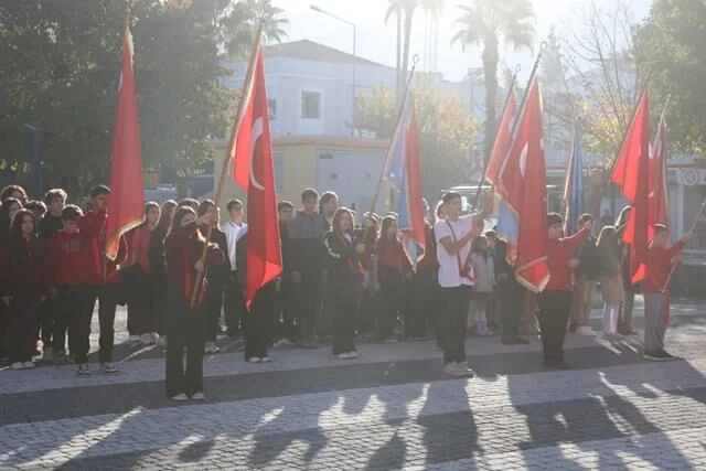 Öğretmenler Günü Fethiye'de Törenle Kutlandı