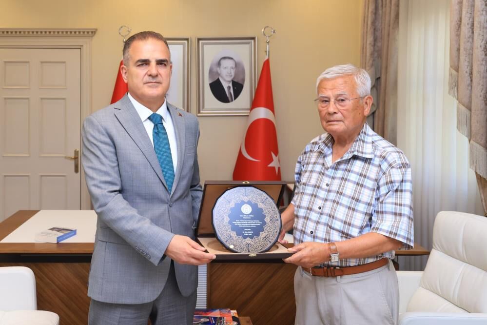 Okul Bağışlayan Hayırsever Vali Akbıyık’ı Ziyaret Etti