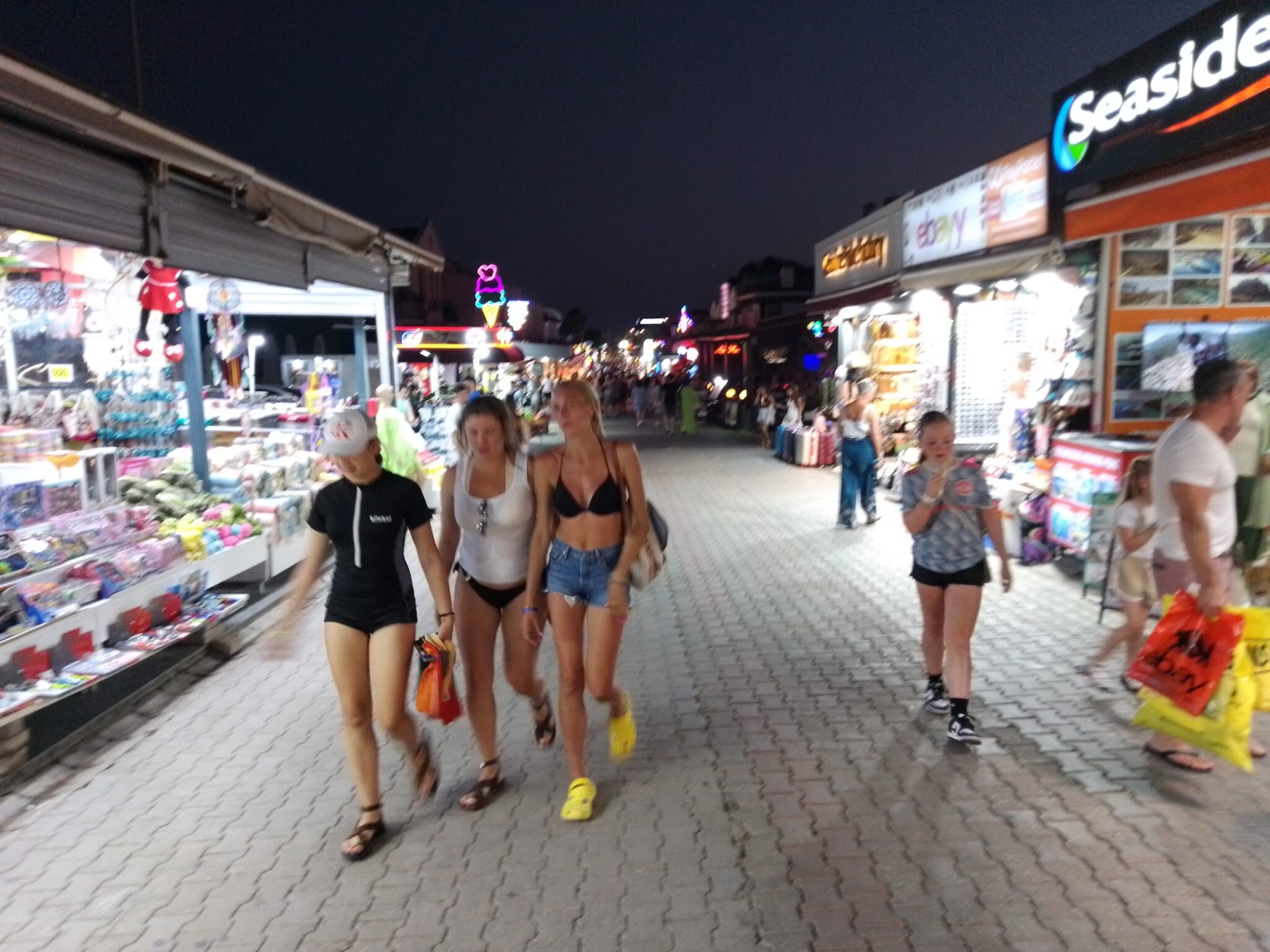 Ölüdeniz, En Yoğun Günlerini Yaşıyor