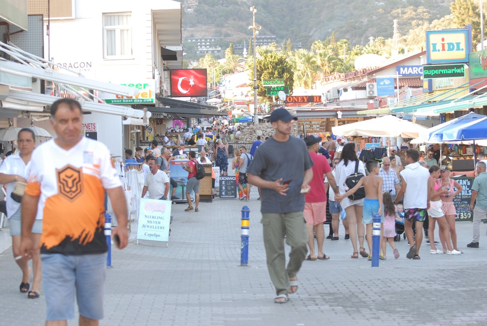 Ölüdeniz, En Yoğun Günlerini Yaşıyor