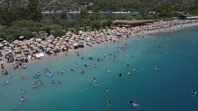 Ölüdeniz Kumburnu Plajı’nda Yoğunluk Sürüyor