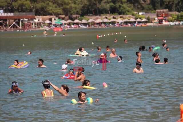 Ölüdeniz Kumburnu Plajı’nda Yoğunluk Sürüyor