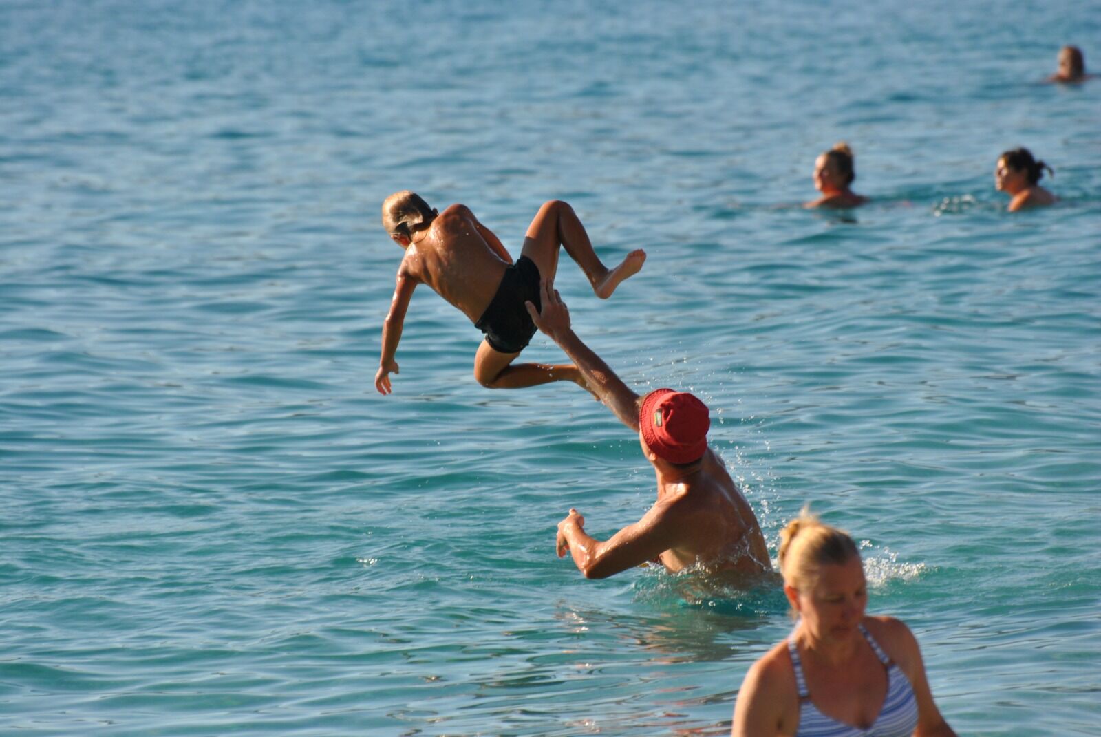 Ölüdeniz’de Gökyüzü de Plajlar Da Şenlendi