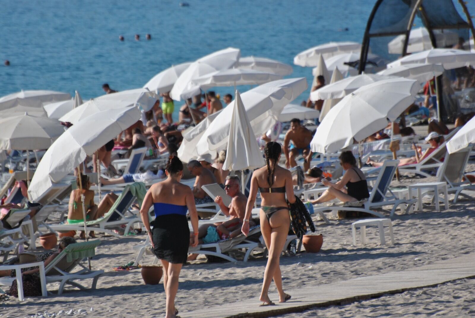 Ölüdeniz’de Gökyüzü de Plajlar Da Şenlendi