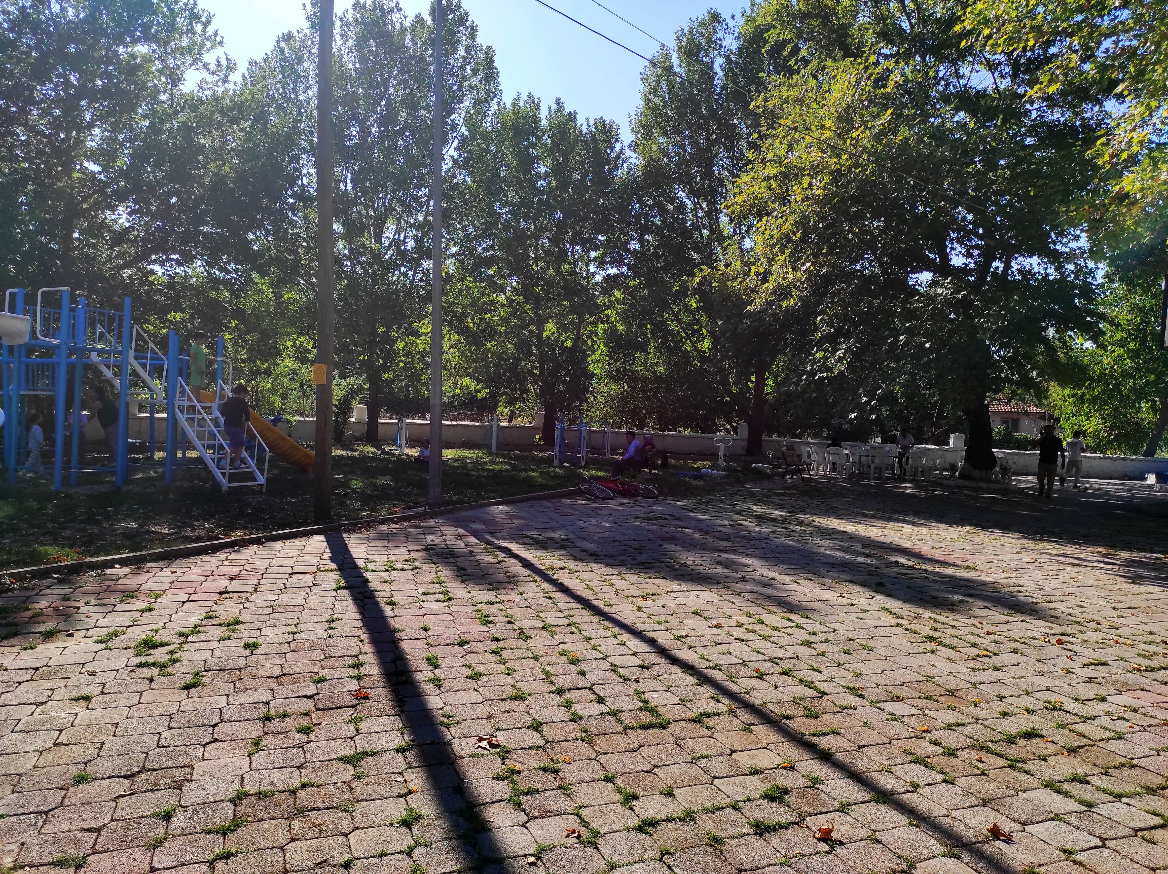 Seki Mahallesi'nde Çocuk Parkı ve Kafe Açıldı