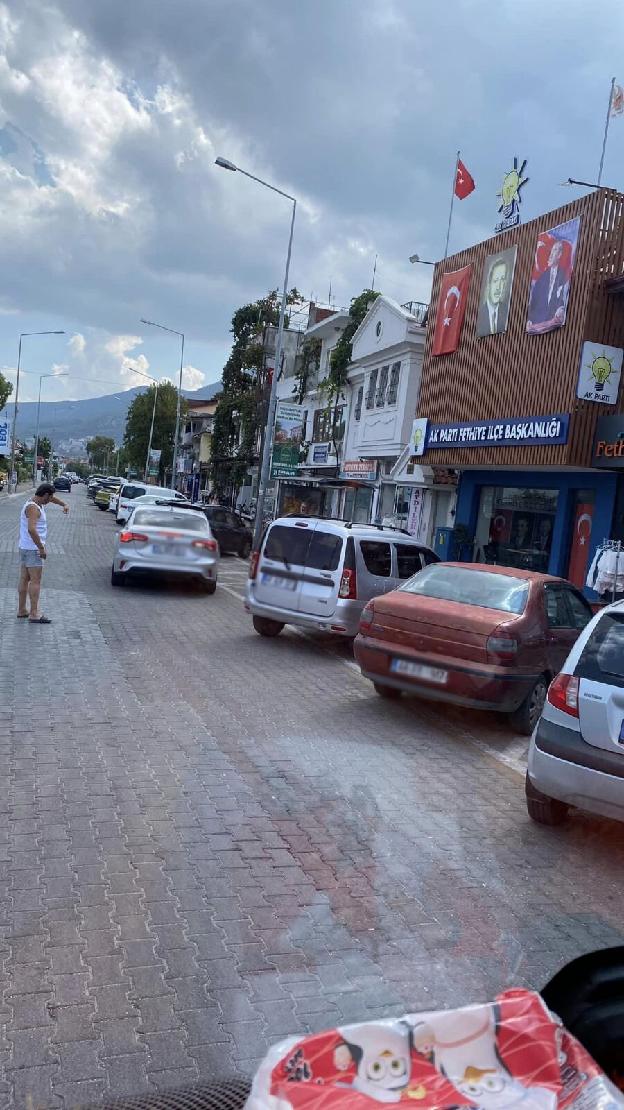 Fethiye Duraklarında Park Sorunu, Toplu Taşıma Aksıyor