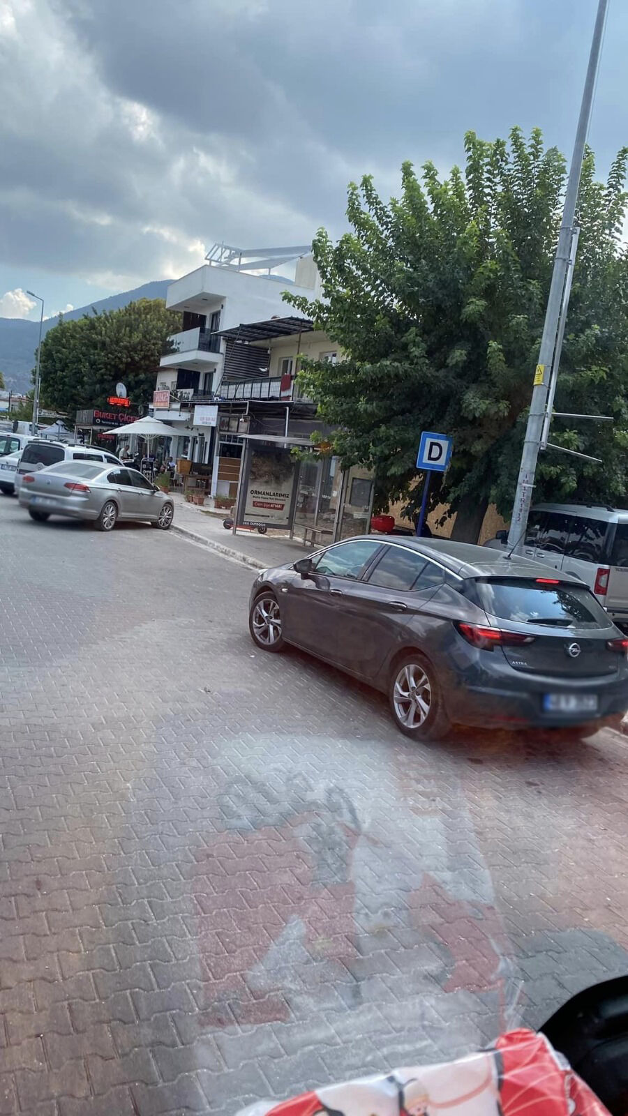 Fethiye Duraklarında Park Sorunu, Toplu Taşıma Aksıyor