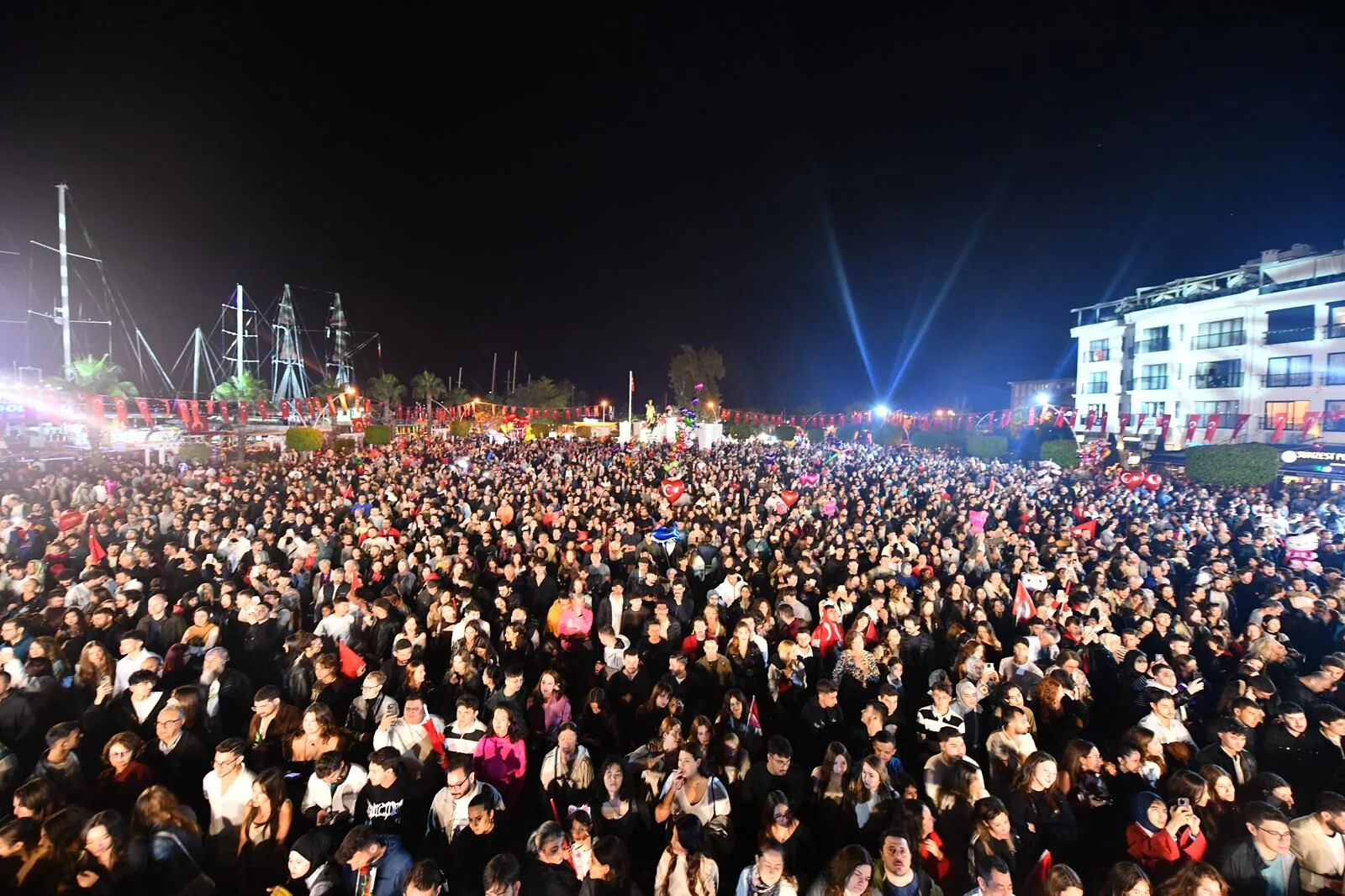 Pinhani’den Fethiye’de Muhteşem Konser