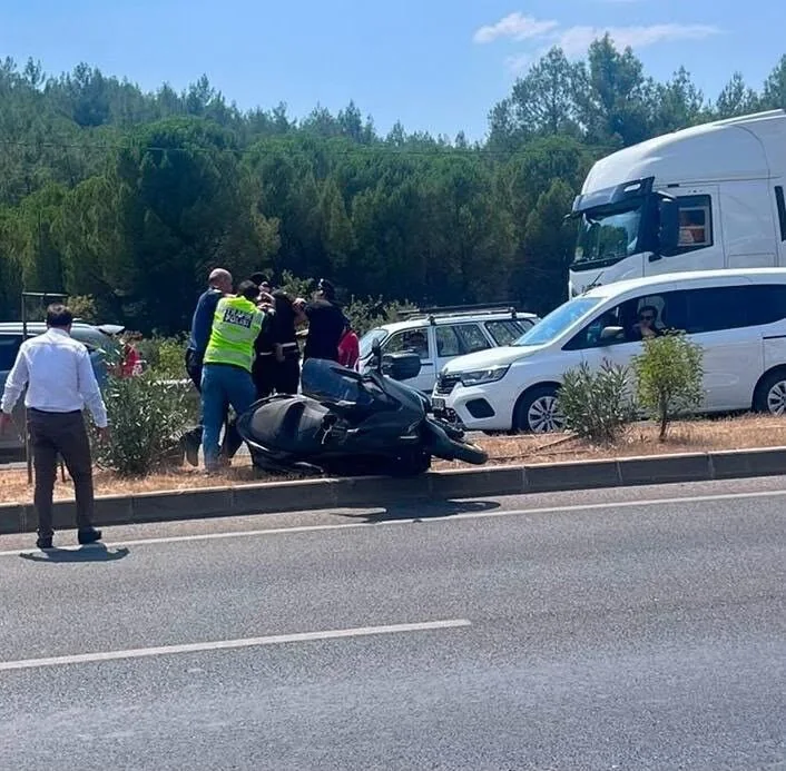 Polisten Kaçan Şüphelilerin Araçlarından 1 Kilo 953 Gram Esrar Çıktı