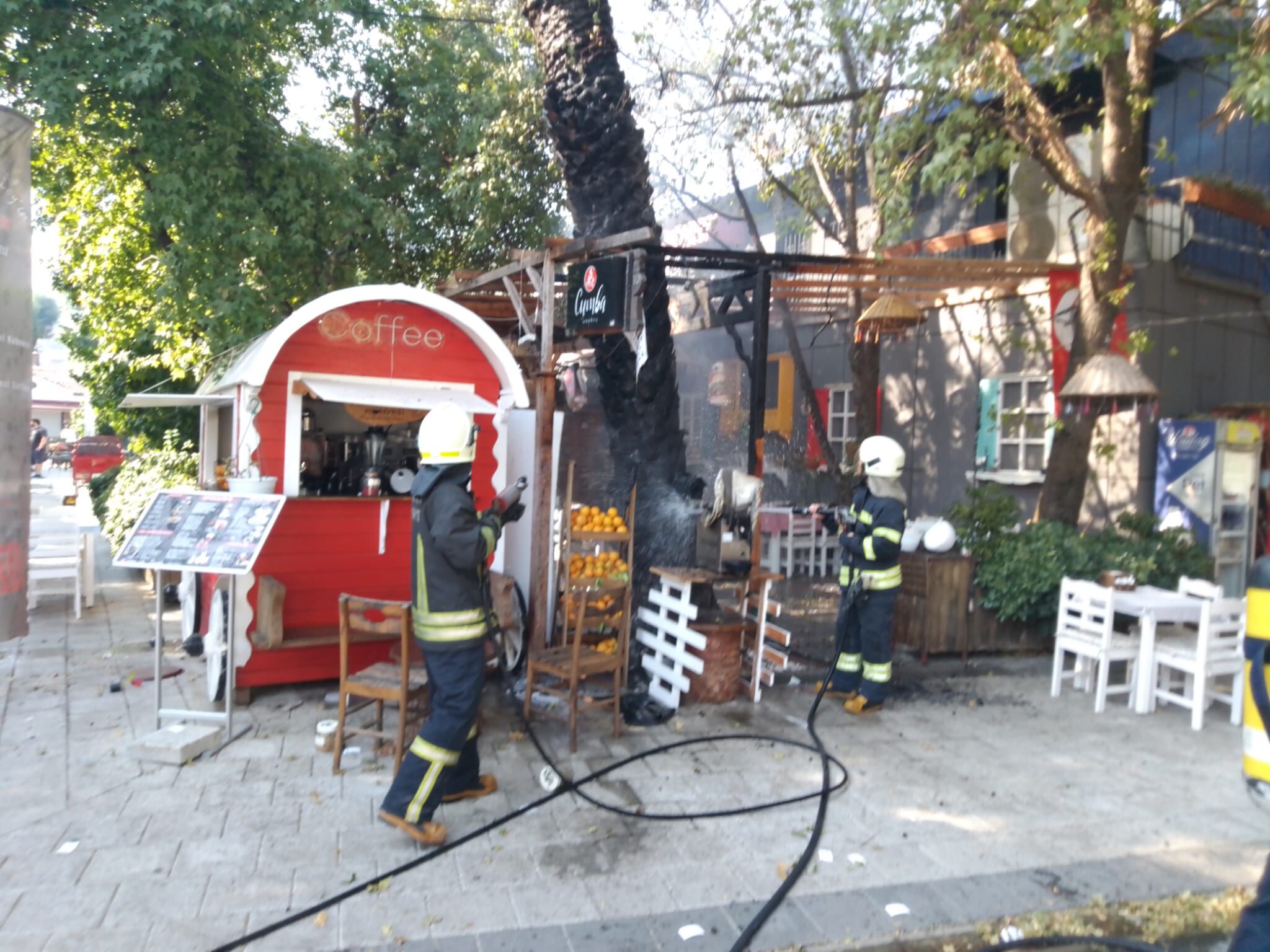Fethiye'de Ruhsatı Olmadığı İddia Edilen Cafede Patlama Oldu