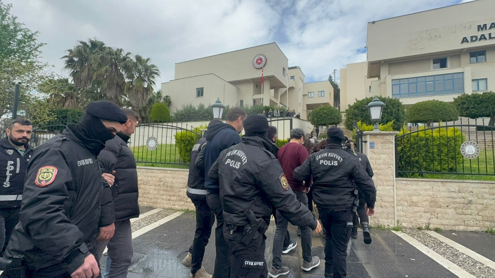 Rüşvet Operasyonunda 4 Tutuklama
