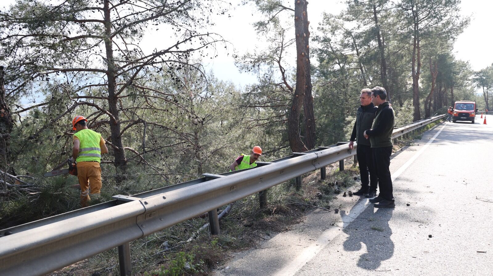 Sakar Geçidinde Orman Yangınlarına Karşı Yol Kenarı Temizliği