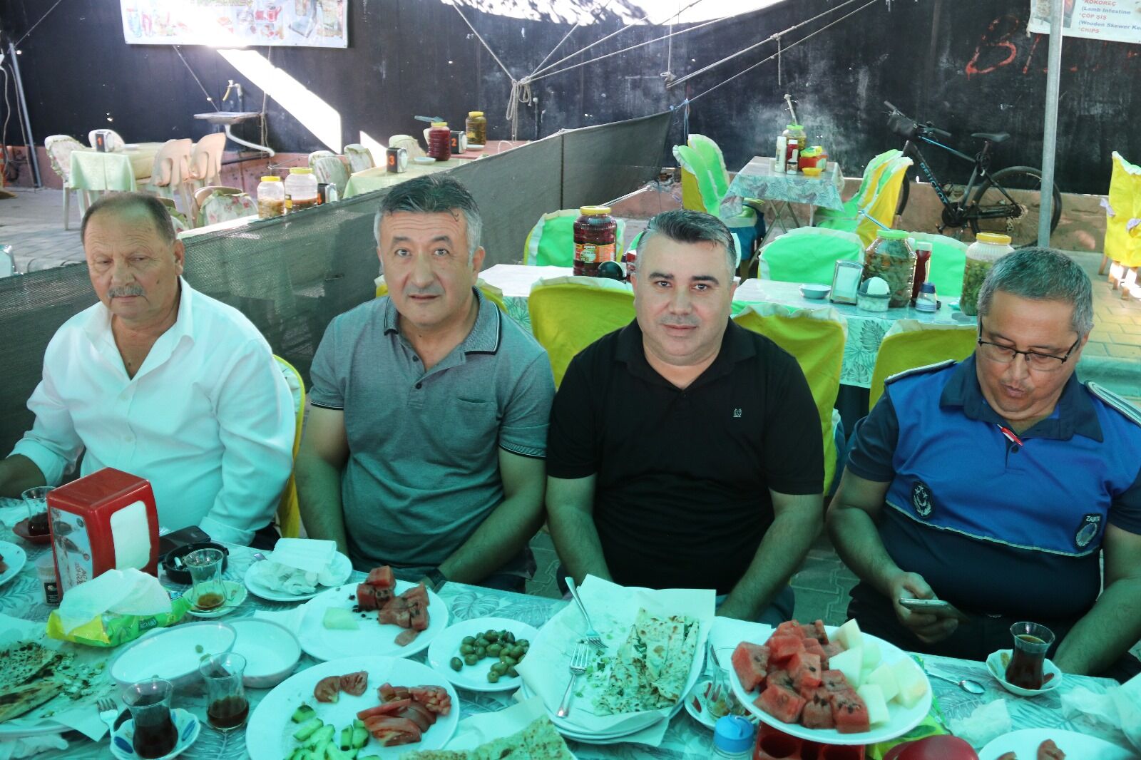 Salı Pazarı Esnafı Kahvaltı Geleneğini Sürdürüyor