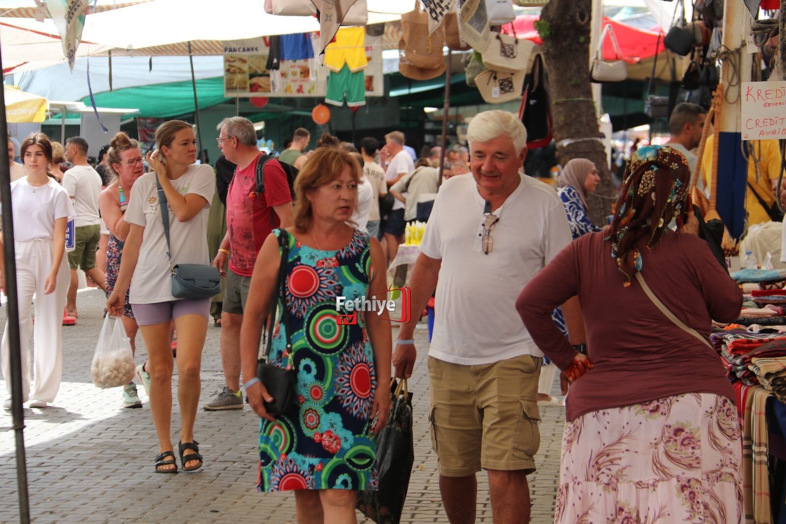 Salı Pazarında Turist Yoğunluğu Yaşandı
