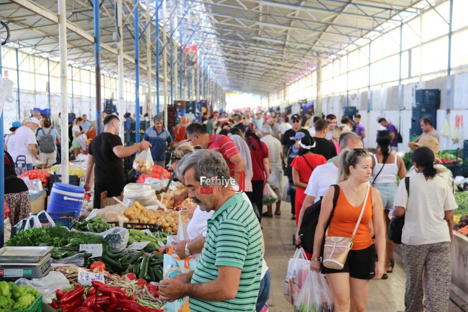 Salı Pazarında Turist Yoğunluğu Yaşandı