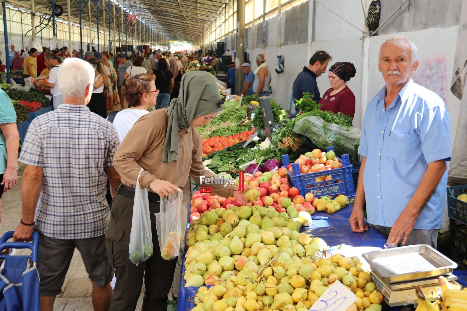 Salı Pazarında Turist Yoğunluğu Yaşandı
