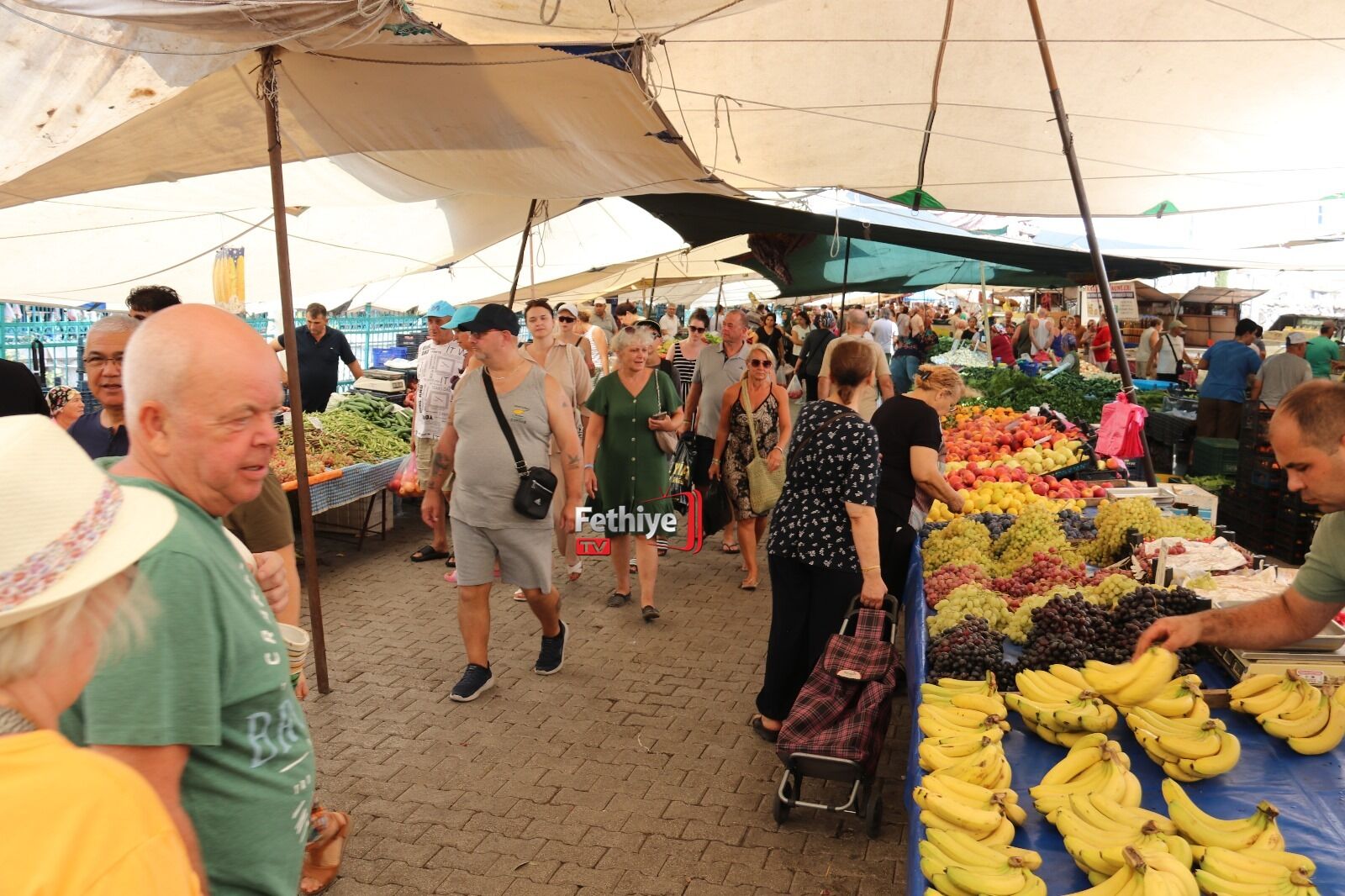 Salı Pazarında Turist Yoğunluğu Yaşandı