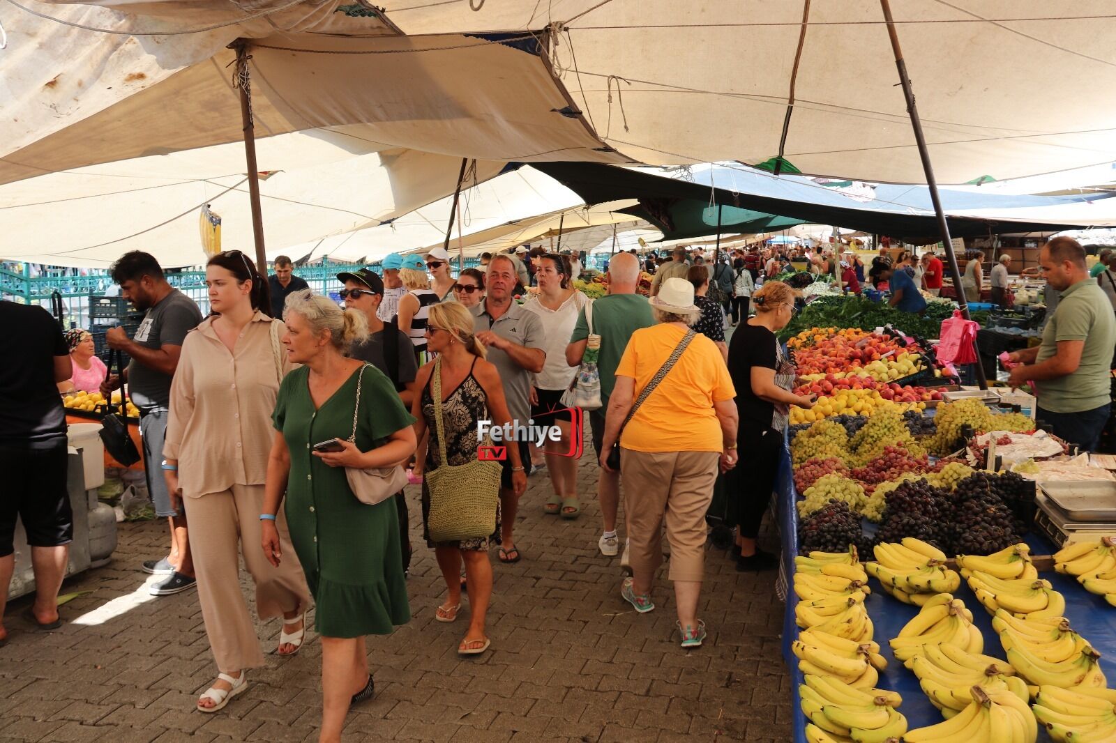 Salı Pazarında Turist Yoğunluğu Yaşandı