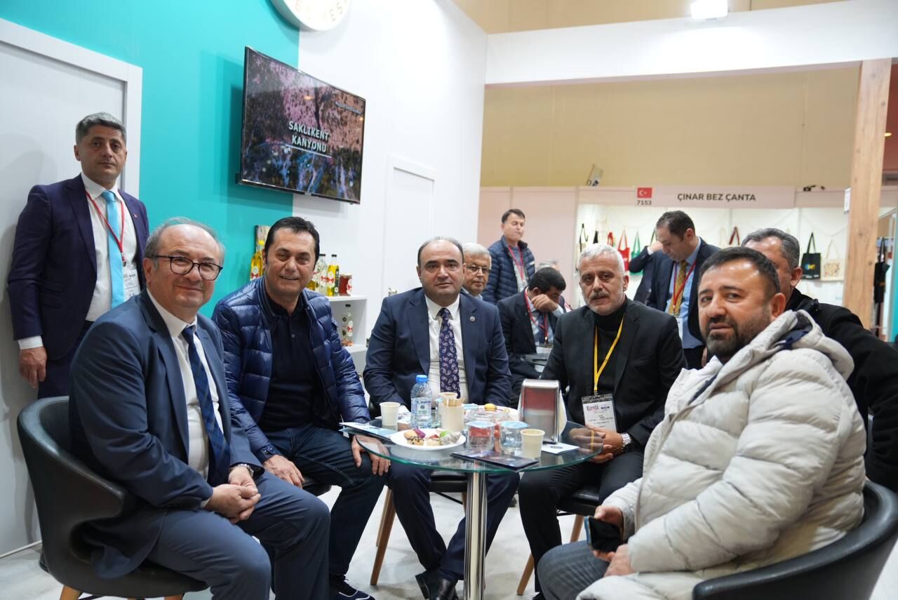 Sanatçı Hasan Yılmaz, Fuarda Seydikemer’e Hayran Kaldı