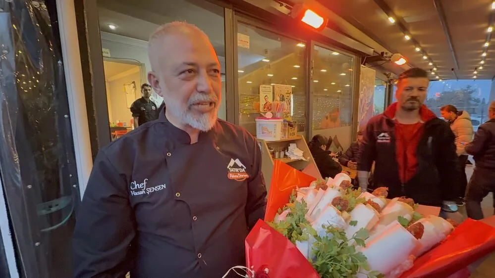 Sevgilisine Çiçek Yerine Kebap Buketi Yaptırdı