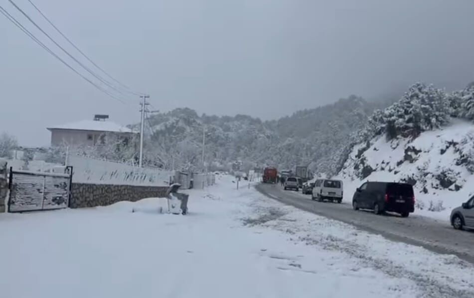 Seydikemer Yaylalarına Kar Sürprizi