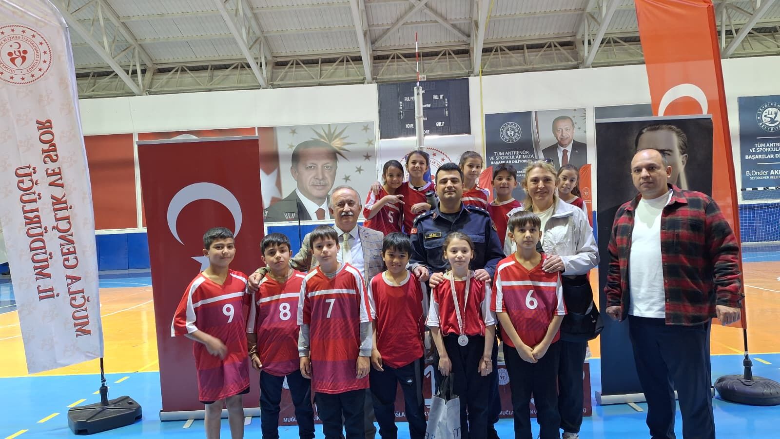 Seydikemer’de 23 Nisan Coşkusu Yol Koşusuyla Başladı