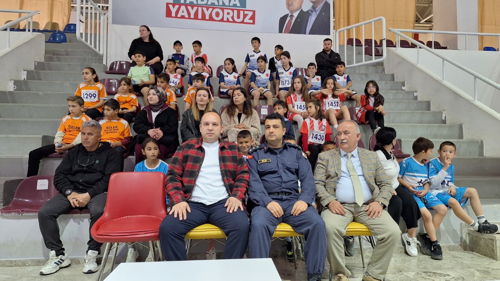 Seydikemer’de 23 Nisan Coşkusu Yol Koşusuyla Başladı
