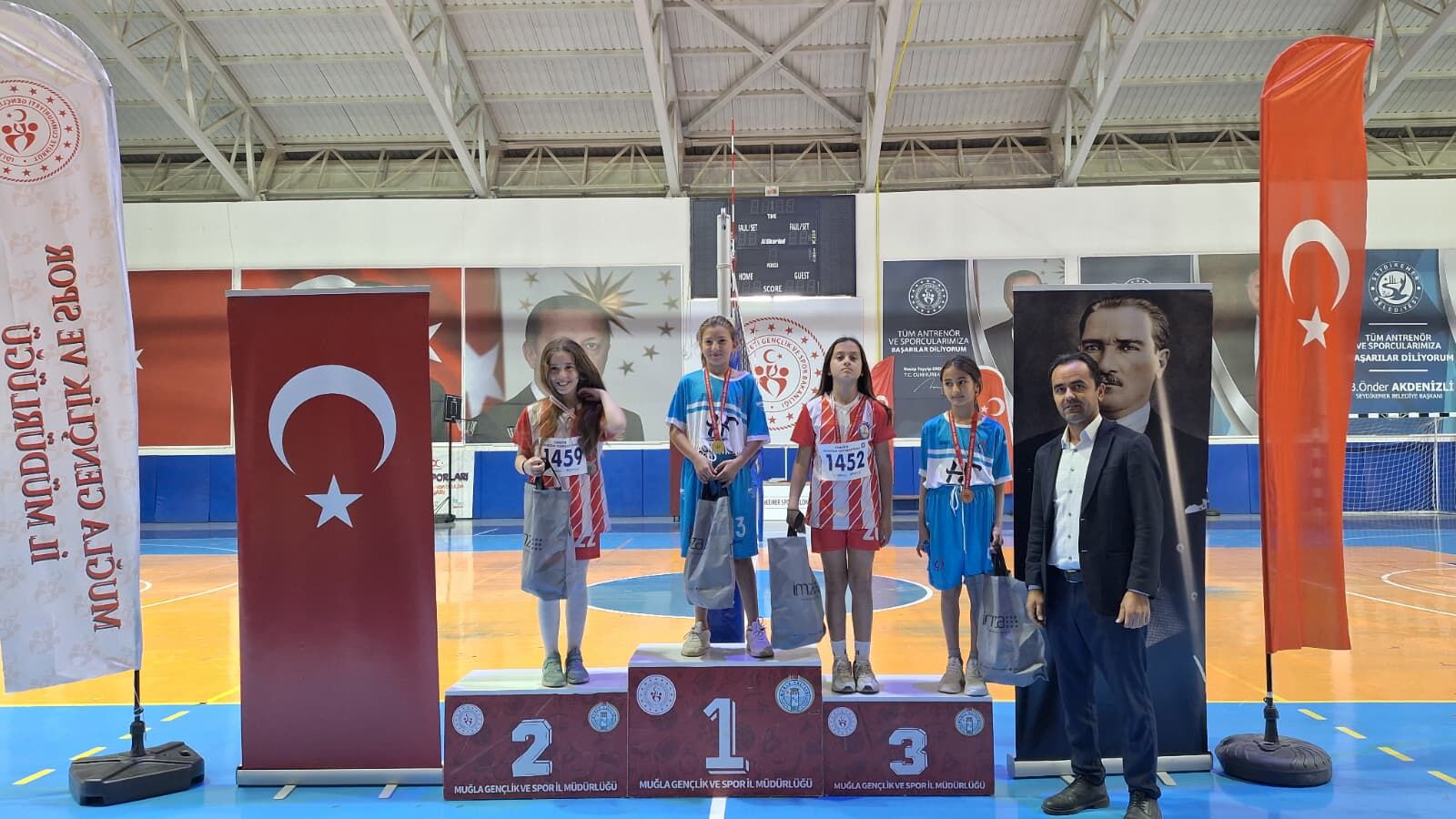 Seydikemer’de 23 Nisan Coşkusu Yol Koşusuyla Başladı