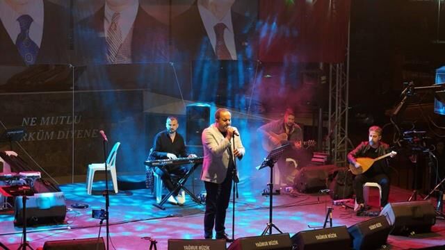 Seydikemer’de Ali Kınık ve Ozan Manas’tan Muhteşem Konser