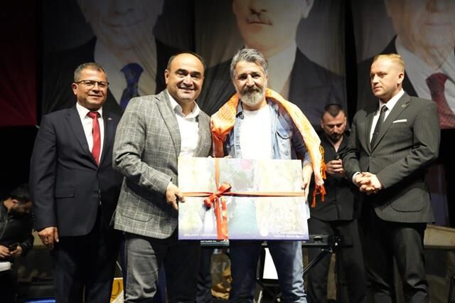 Seydikemer’de Ali Kınık ve Ozan Manas’tan Muhteşem Konser
