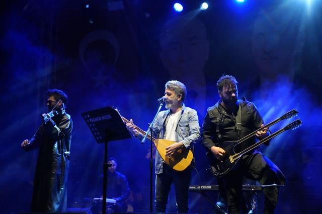 Seydikemer’de Ali Kınık ve Ozan Manas’tan Muhteşem Konser