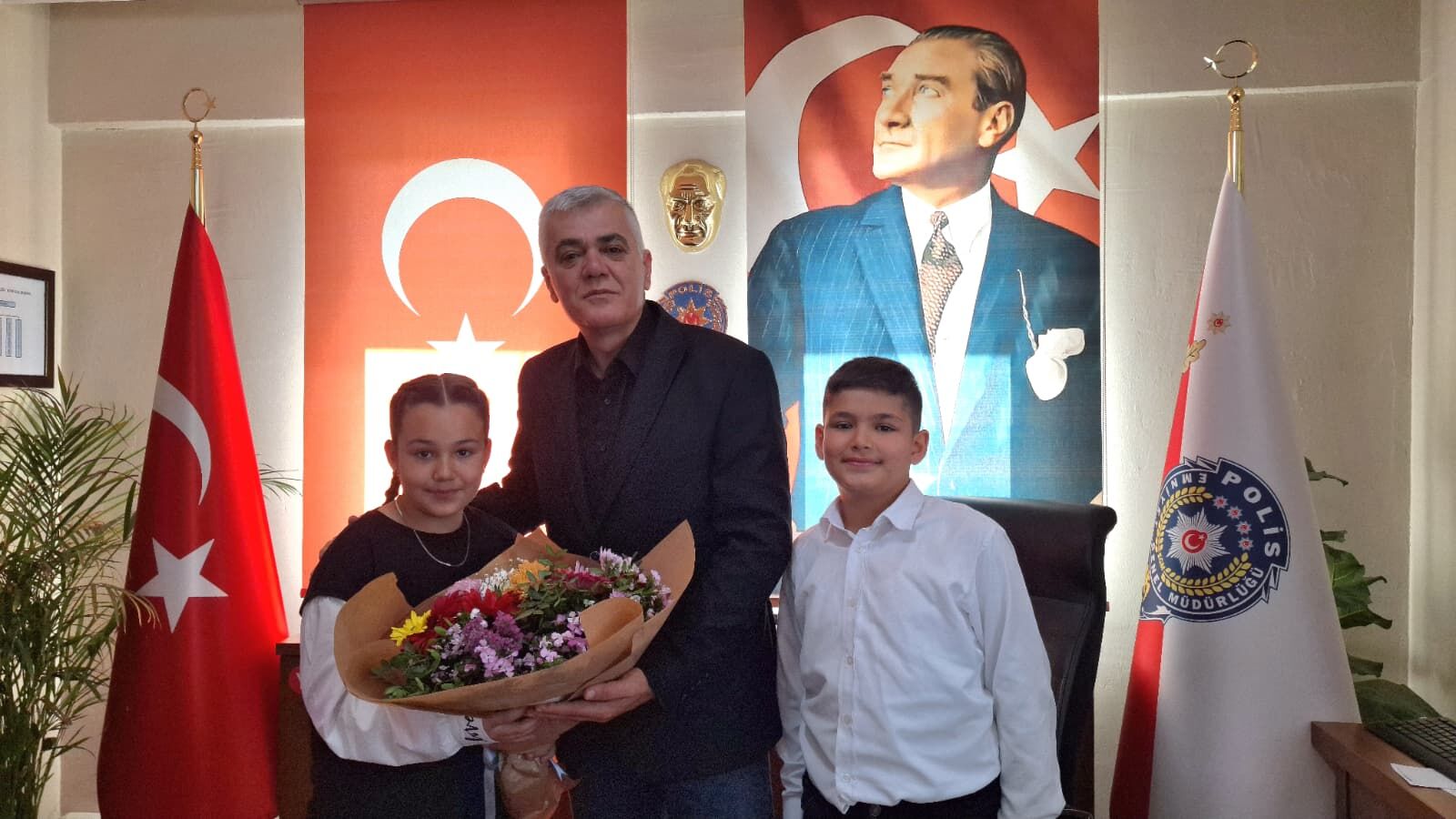 Seydikemer’de Emniyet Müdürlüğü Makamı Miniklere Emanet