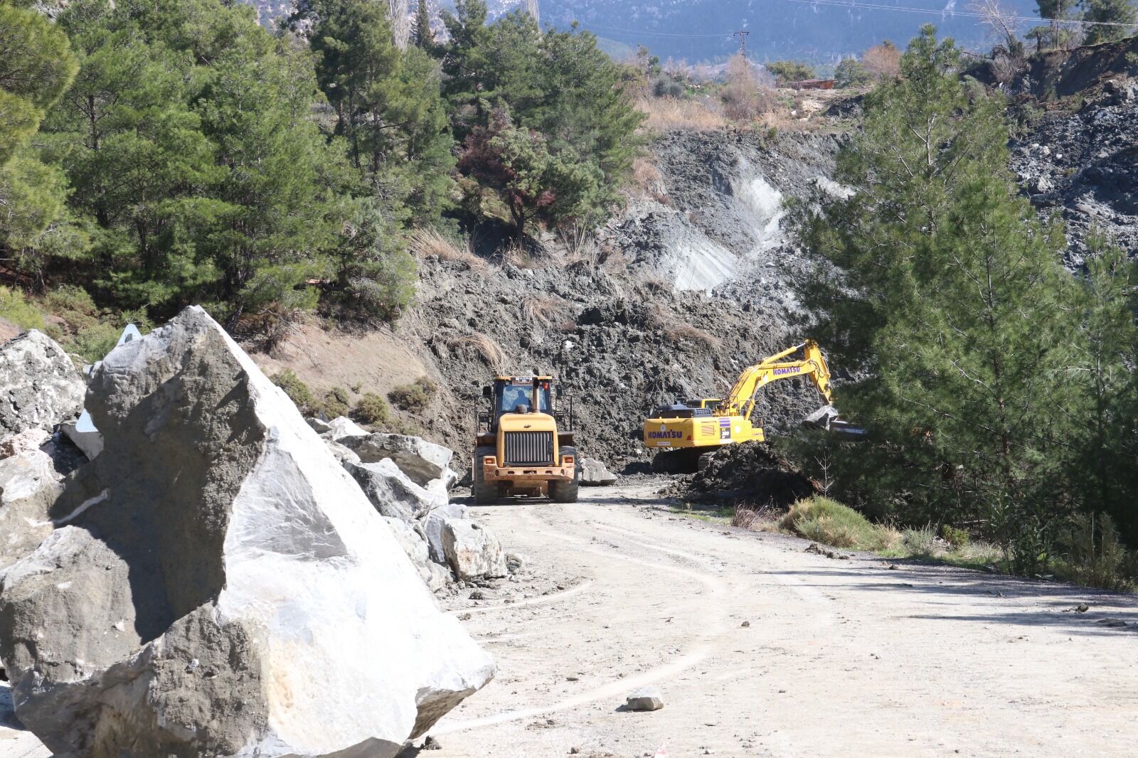 Seydikemer’de Heyelan Nedeniyle Kapanan Yol 2,5 Aydır Açılmadı