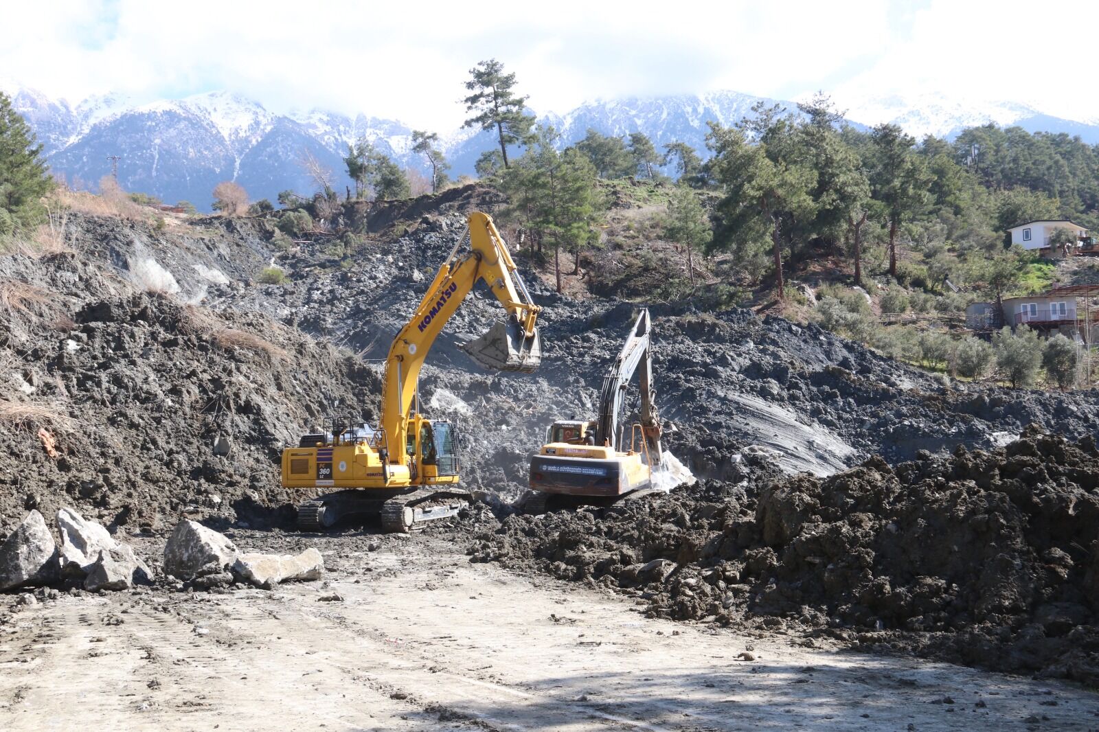 Seydikemer’de Heyelan Nedeniyle Kapanan Yol 2,5 Aydır Açılmadı