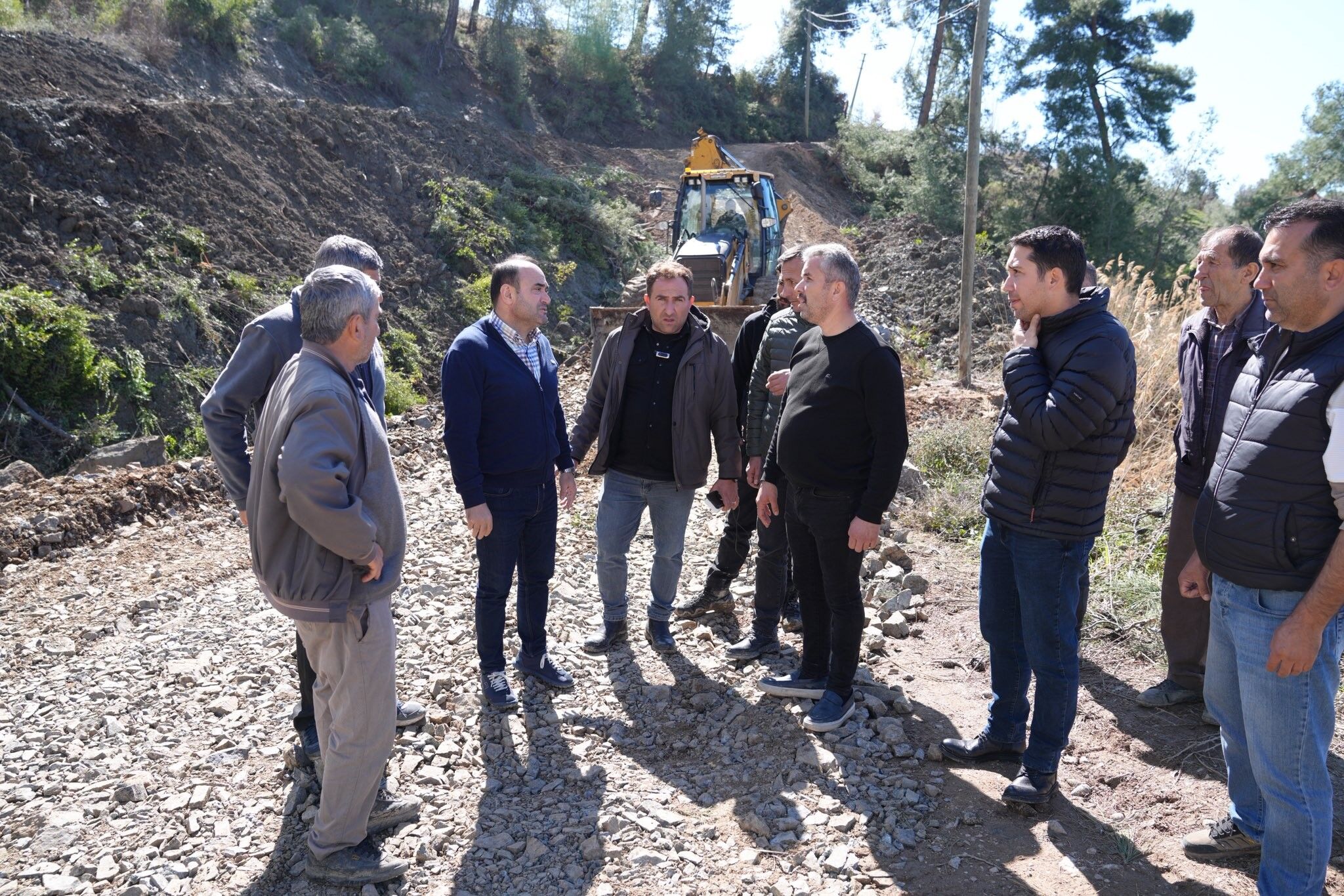 Seydikemer’de Heyelan Nedeniyle Yol Kapandı