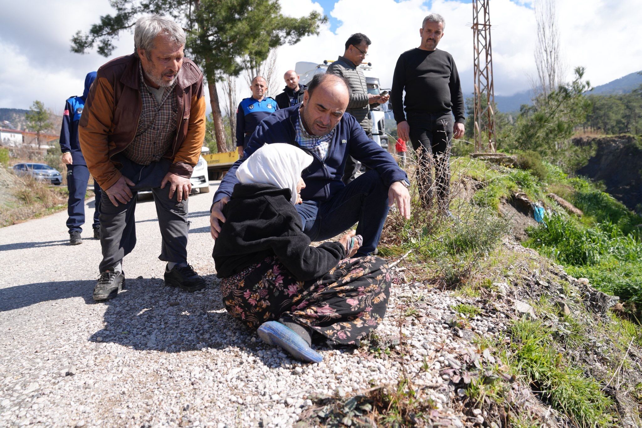 Seydikemer’de Heyelan Nedeniyle Yol Kapandı