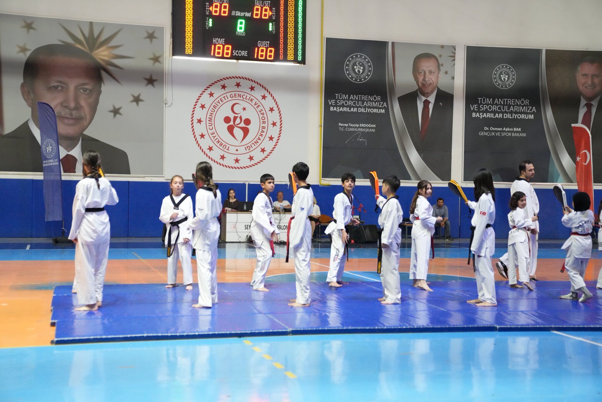 Seydikemer’de Kapalı Spor Salonu’nda 19 Mayıs Coşkusu