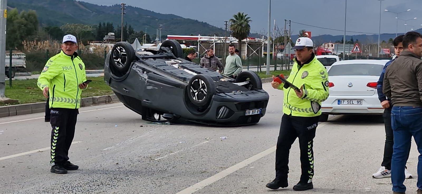 Seydikemer’de Kaza: İki Araç Takla Attı