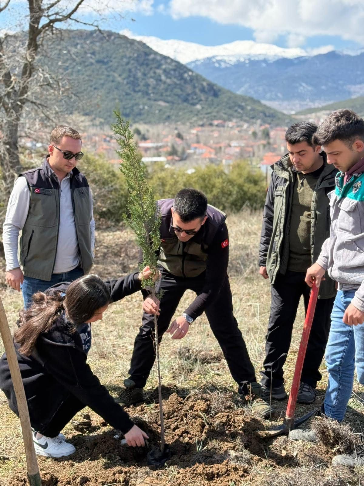 Seydikemer’de Orman Haftası’nda 100 Fidan Toprakla Buluştu